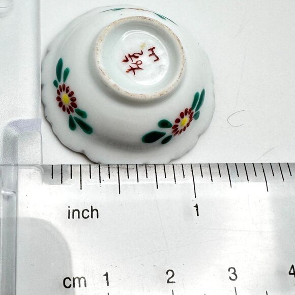 Japanese Hand-Painted Vtg Scalloped Miniature Bowl Sake Cup Floral Design 1.25" - Picture 3 of 10